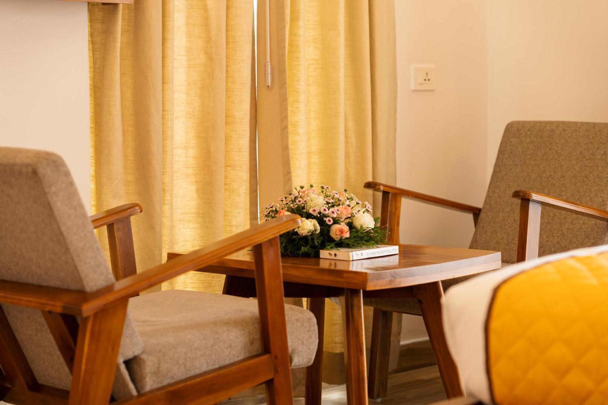 Solo Inn By Hawk Hospitality Kochi Esterno foto