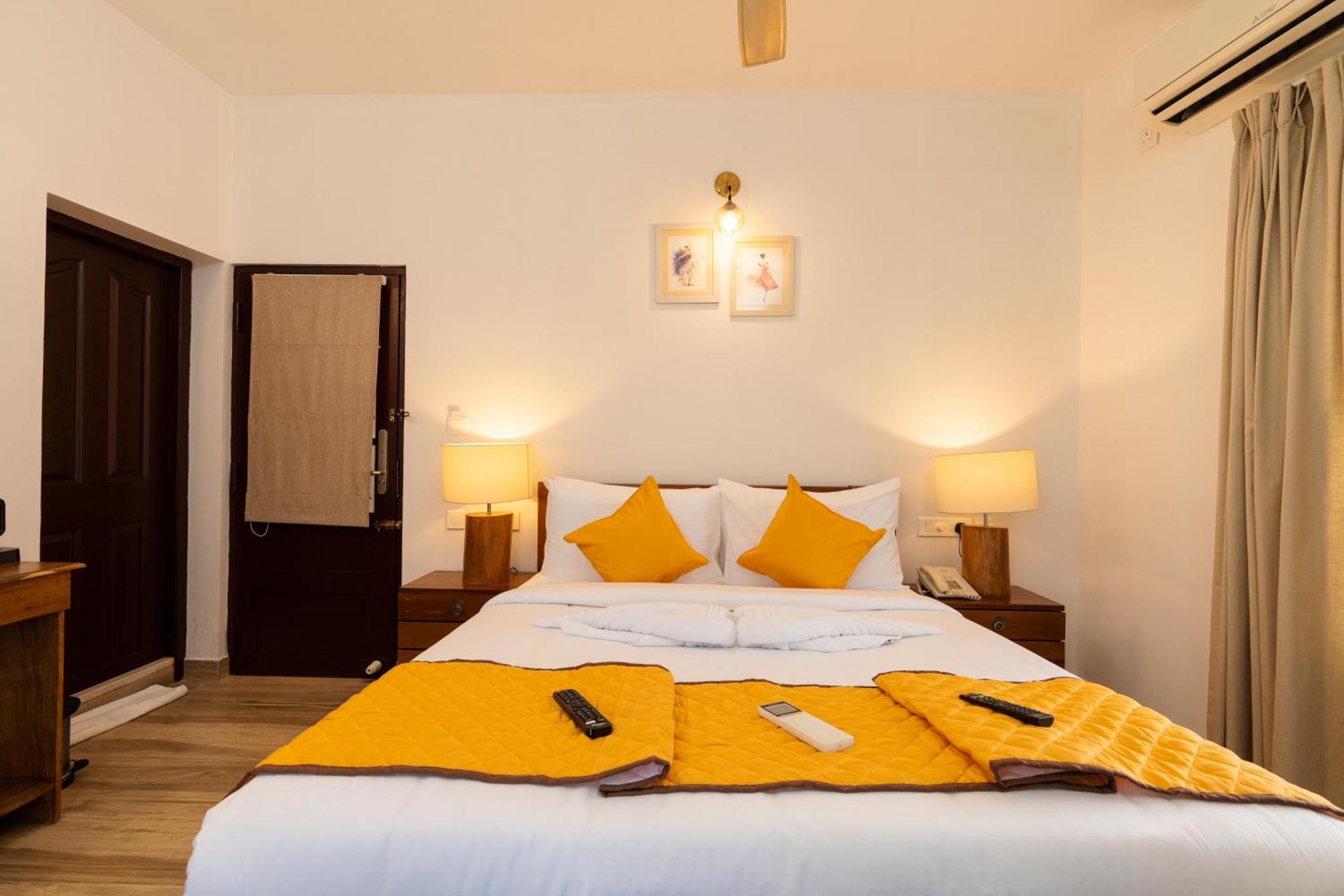 Solo Inn By Hawk Hospitality Kochi Esterno foto