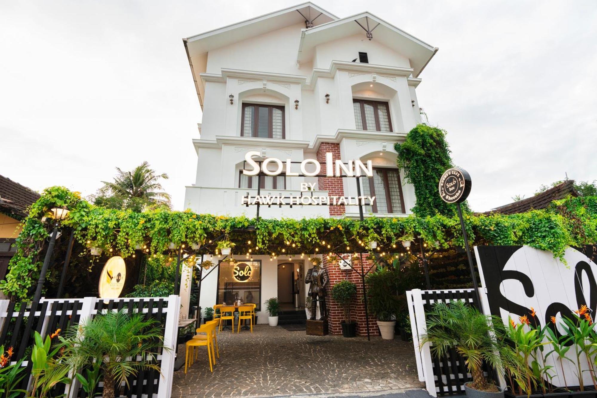 Solo Inn By Hawk Hospitality Kochi Esterno foto