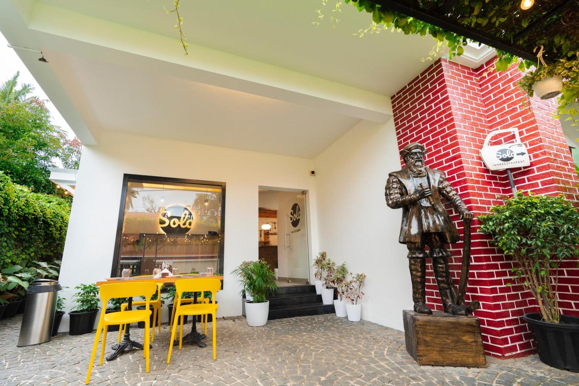 Solo Inn By Hawk Hospitality Kochi Esterno foto