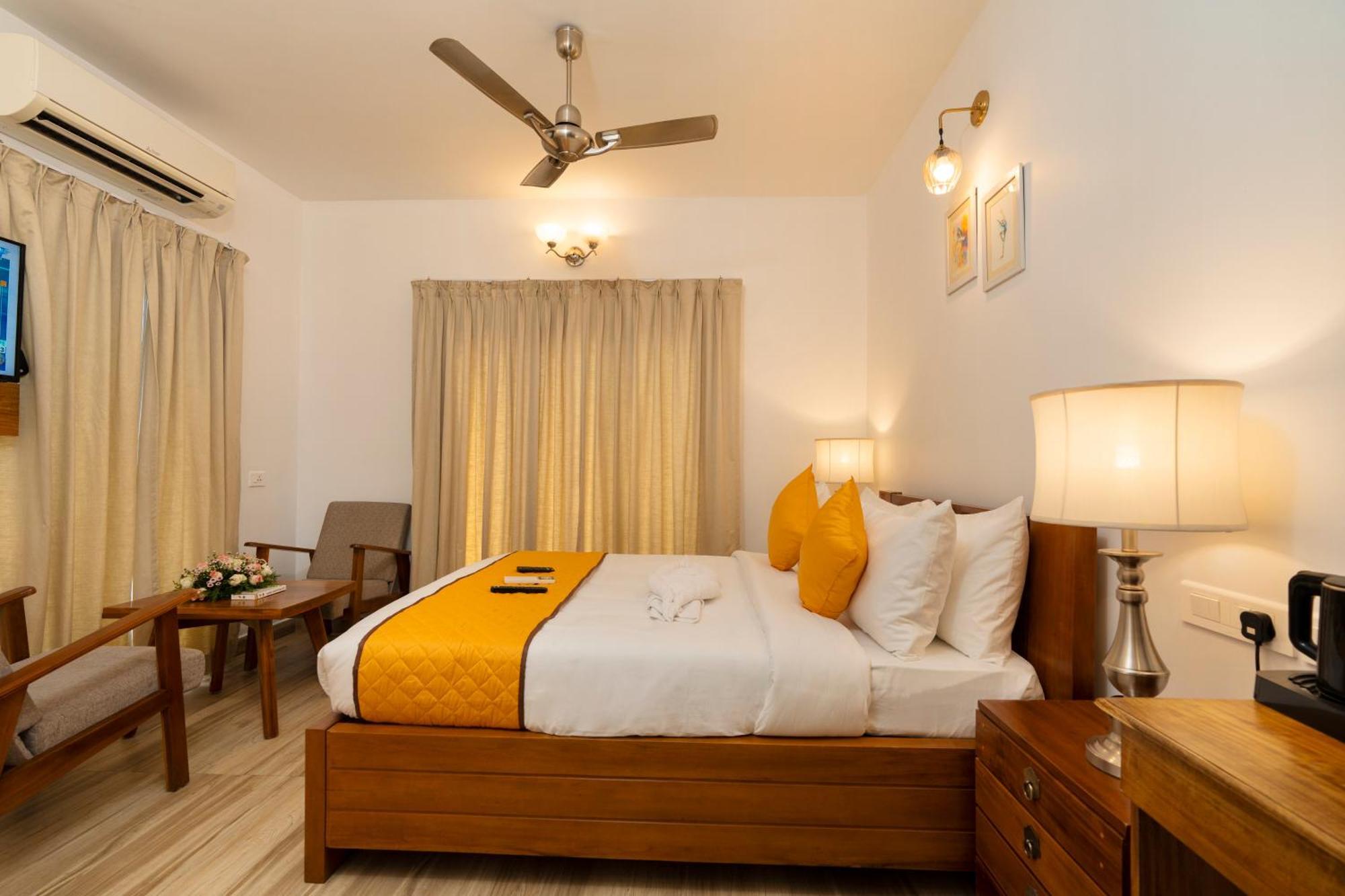 Solo Inn By Hawk Hospitality Kochi Esterno foto