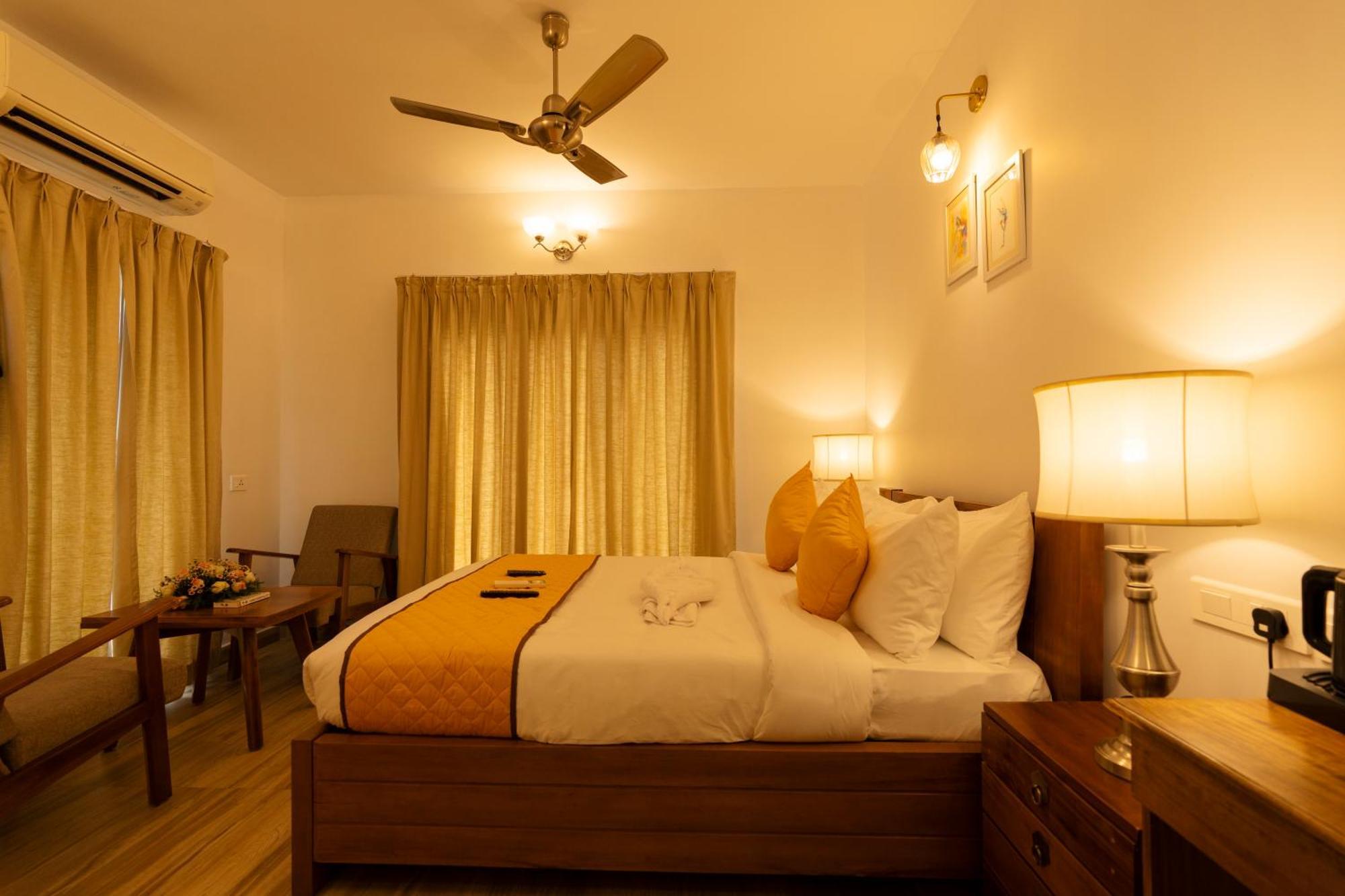 Solo Inn By Hawk Hospitality Kochi Esterno foto