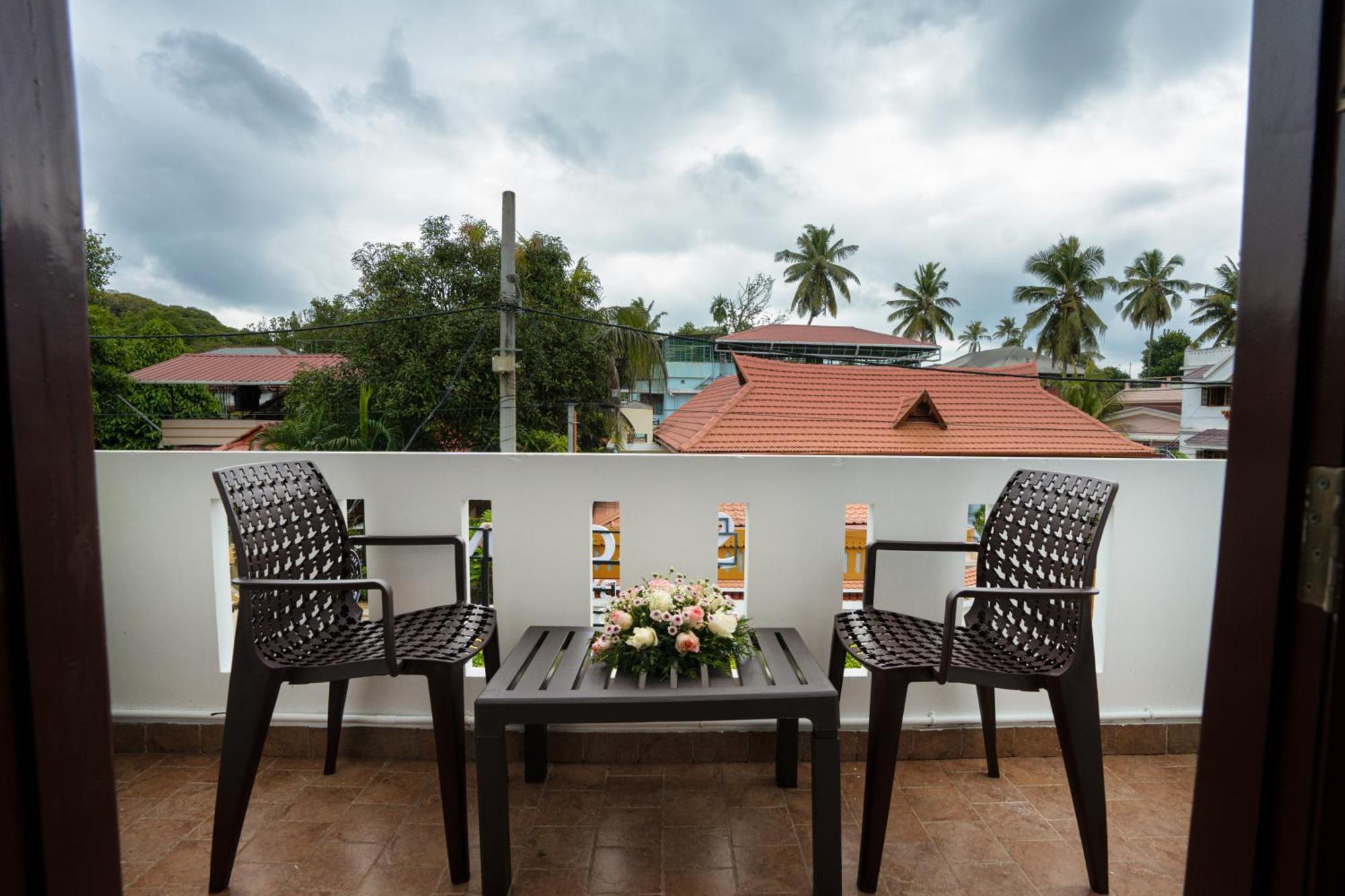 Solo Inn By Hawk Hospitality Kochi Esterno foto