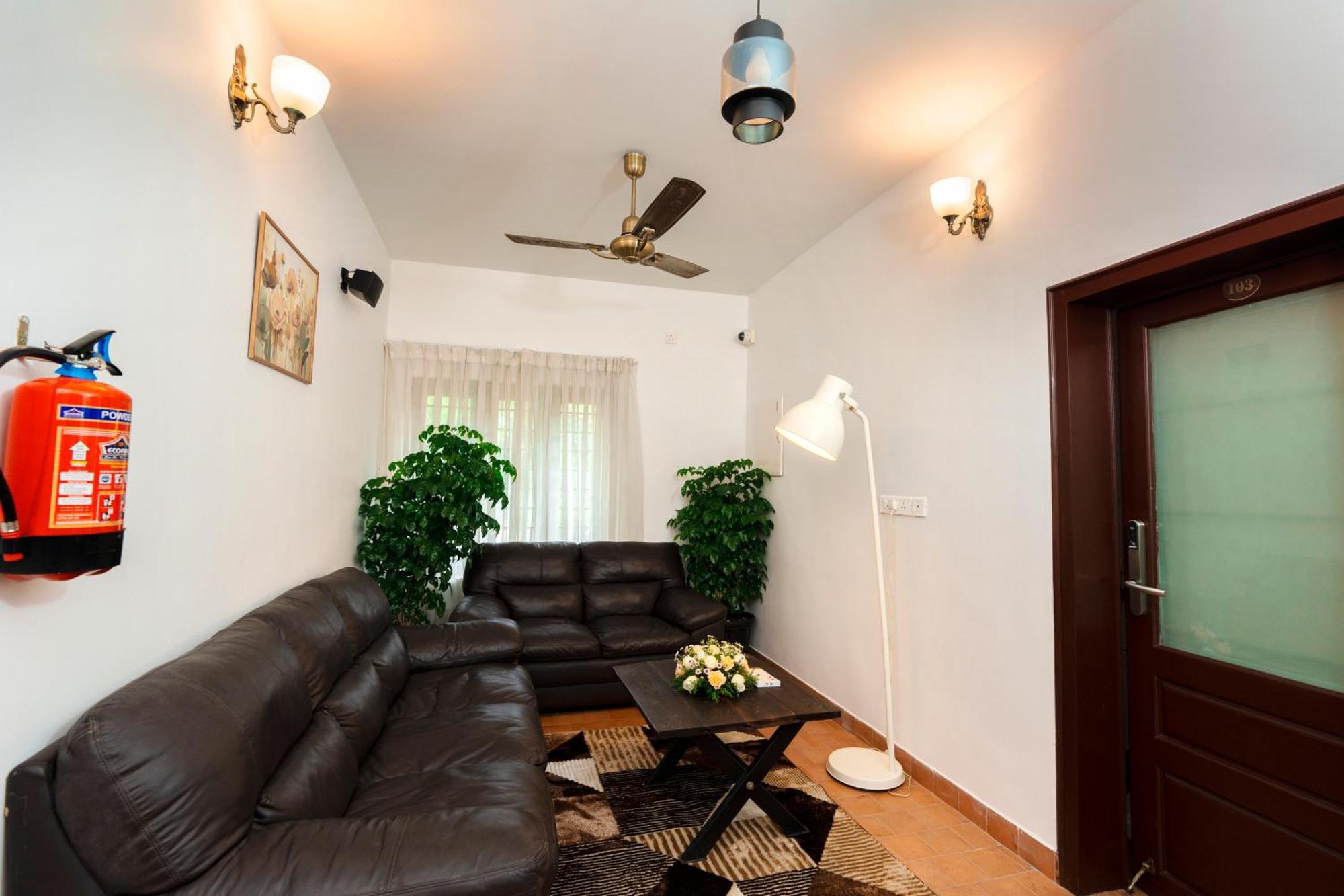 Solo Inn By Hawk Hospitality Kochi Esterno foto