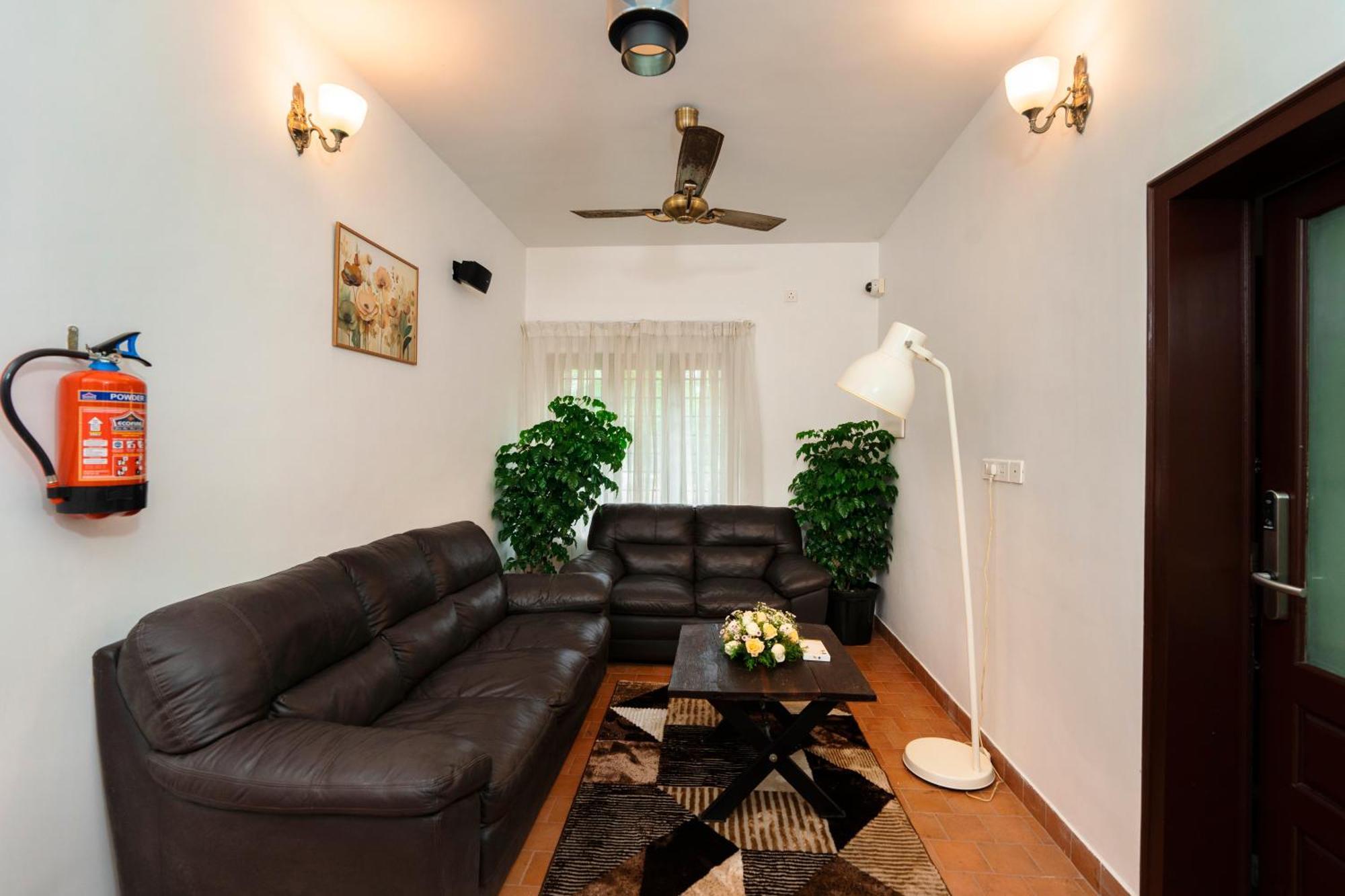 Solo Inn By Hawk Hospitality Kochi Esterno foto