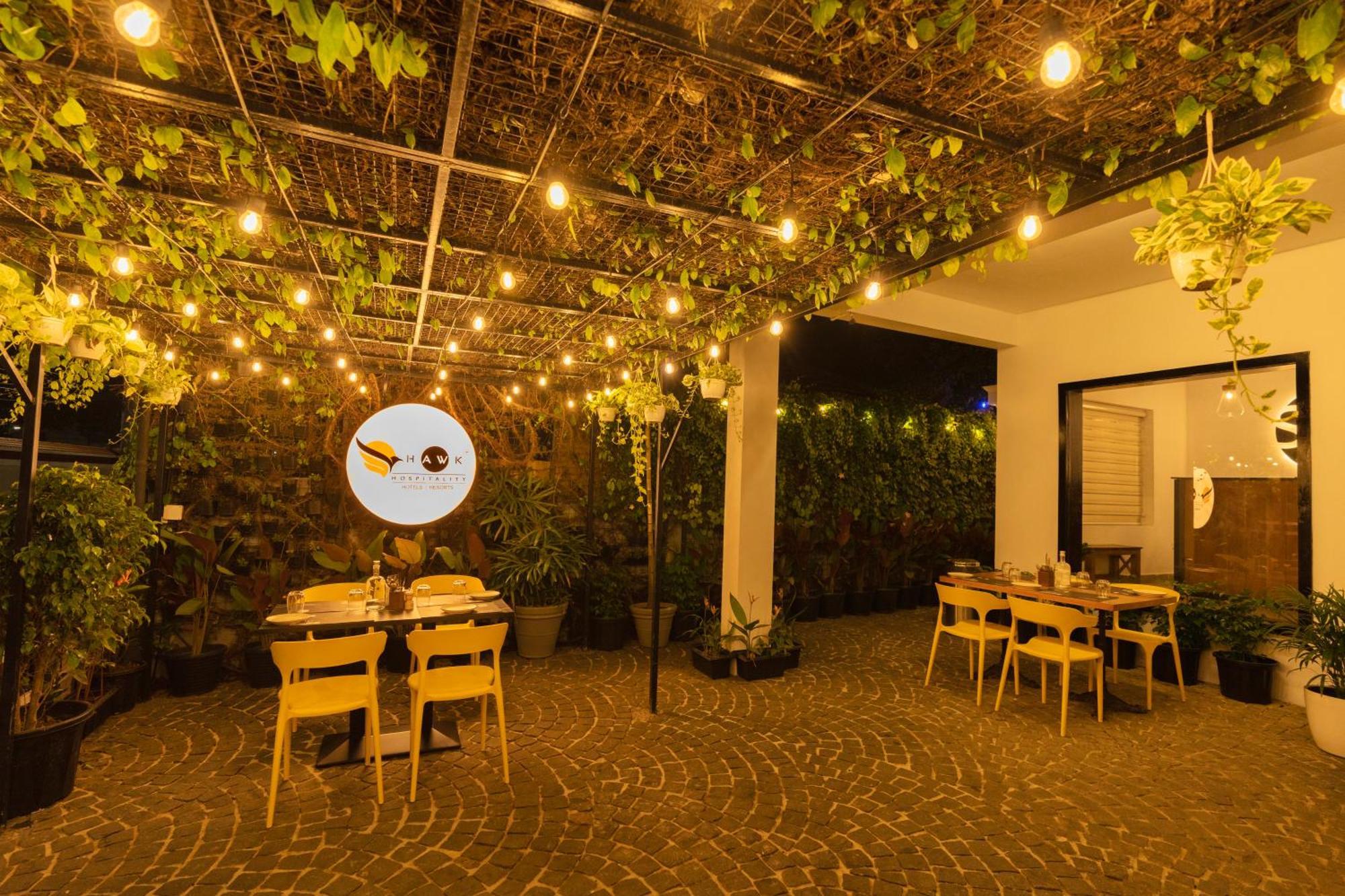 Solo Inn By Hawk Hospitality Kochi Esterno foto
