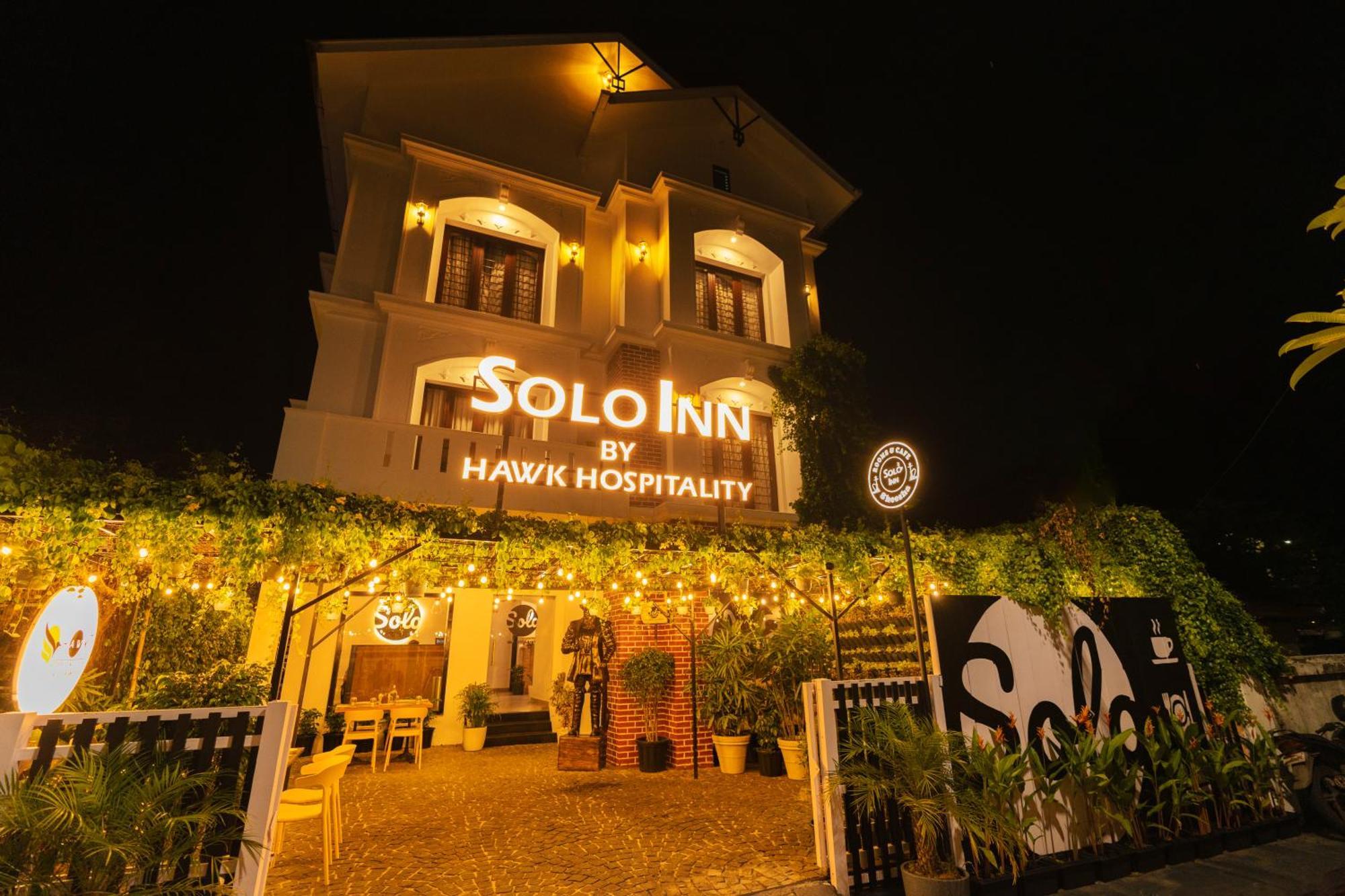 Solo Inn By Hawk Hospitality Kochi Esterno foto